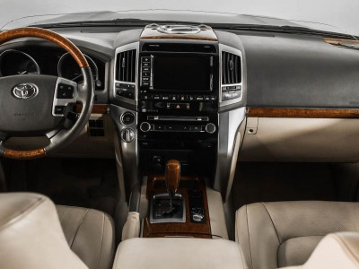 Toyota Land Cruiser 4.6 AT 4WD (7 мест) (309 л. с.)
