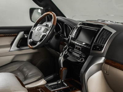 Toyota Land Cruiser 4.6 AT 4WD (7 мест) (309 л. с.)