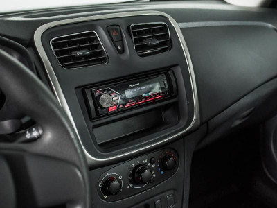 Renault Logan 1.6 MT (82 л. с.)