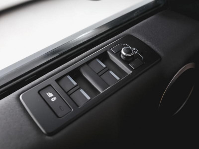 Land Rover Discovery 3.0 TDV6 AT 4WD (249 л.с.)