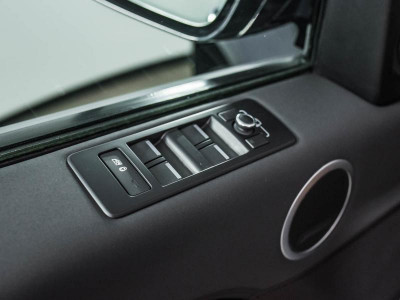 Land Rover Discovery 3.0 TDV6 AT 4WD (249 л.с.)