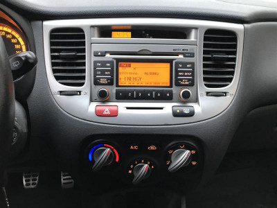 Kia Rio 1.4 MT (97 л. с.)