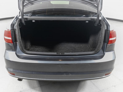 Volkswagen Jetta 1.6 MPI MT (105 л. с.)