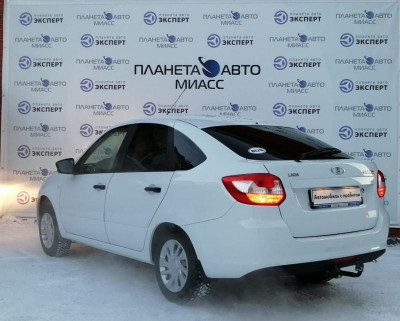 LADA Granta лифтбек 1.6 8кл MT (87 л. с.)