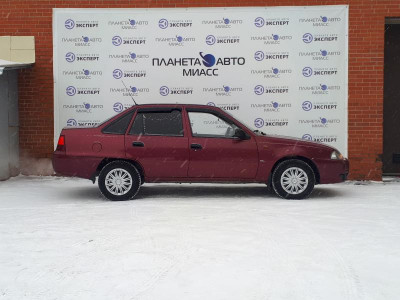 Daewoo Nexia 1.5 MT (80 л. с.)
