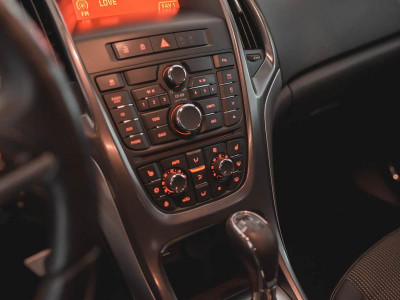 Opel Astra 1.4 Turbo AT (140 л. с.)