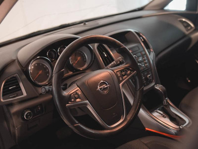 Opel Astra 1.4 Turbo AT (140 л. с.)