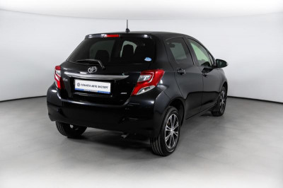 Toyota Vitz 1.3 CVT (94 л. с.)