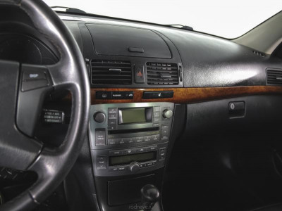 Toyota Avensis 2.0 AT (147 л. с.)