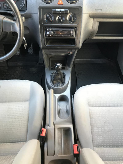 Volkswagen Caddy 1.6 MT (102 л. с.)