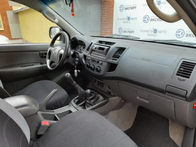 Toyota Hilux 2.5D MT Turbo AWD (144 л. с.)