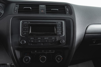 Volkswagen Jetta 1.6 MPI AT (105 л. с.)