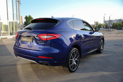 Maserati Levante 3.0 V6 AT (350 л.с.)