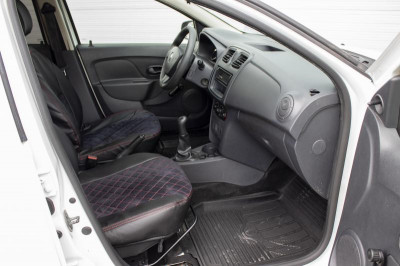 Renault Sandero 1.6 MT (82 л. с.)