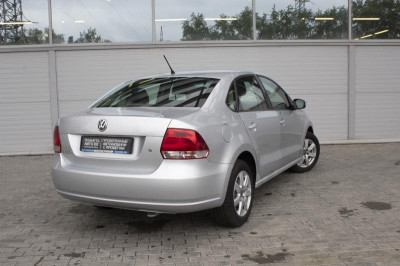 Volkswagen Polo 1.6 Tiptronic (105 л. с.)