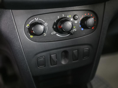 Renault Logan 1.6 MT (82 л. с.)