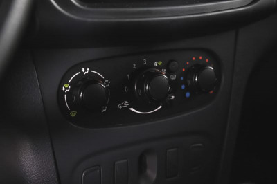 Renault Sandero 1.6 MT (82 л. с.)