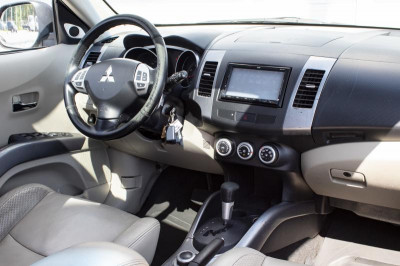 Mitsubishi Outlander 3.0 AT 4WD (220 л. с.)