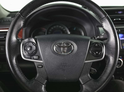 Toyota Camry 2.5 AT (181 л. с.)