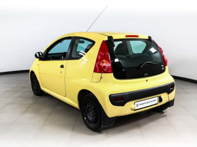 Peugeot 107 1.0 MT (68 л. с.)