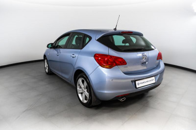 Opel Astra 1.4 Turbo MT (140 л. с.)