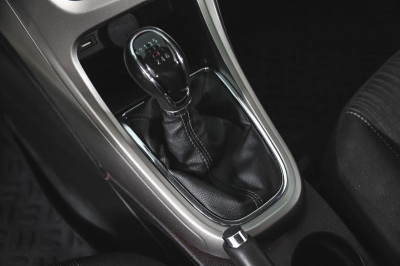 Opel Astra 1.4 Turbo MT (140 л. с.)