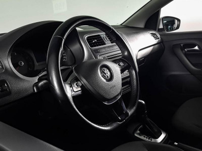 Volkswagen Polo 1.6 MPI AT (110 л. с.)