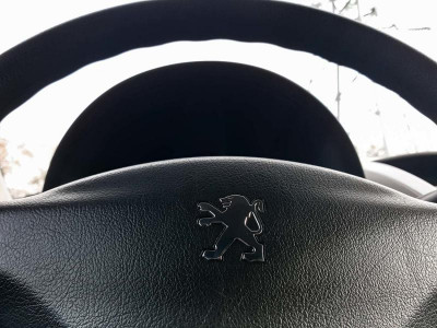Peugeot 207 1.4 MT (90 л.с.)
