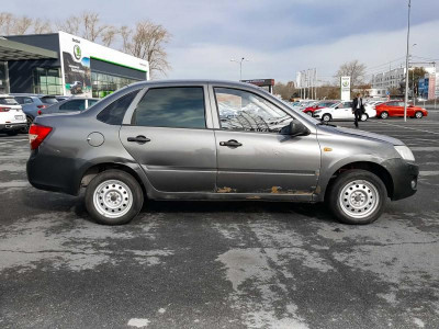 LADA Granta седан 1.6 MT 8кл (82 л. с.)