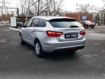 LADA Vesta SW 1.6 MT (106 л.с.)