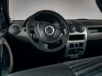 Renault Logan 1.6 MT (84 л. с.)