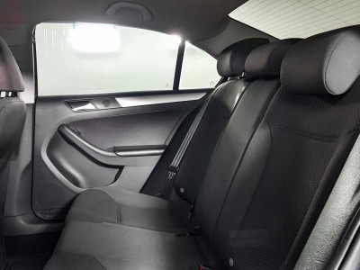 Volkswagen Jetta 1.4 TSI DSG (122 л. с.)