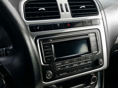 Volkswagen Polo 1.6 MPI MT (110 л. с.) Highline